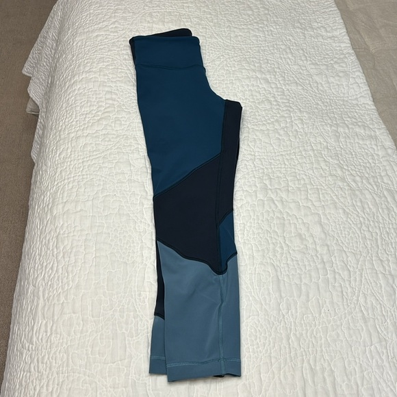 Lululemon Wunder under special edition leggings.  7/8 lengthy. - Picture 4 of 17